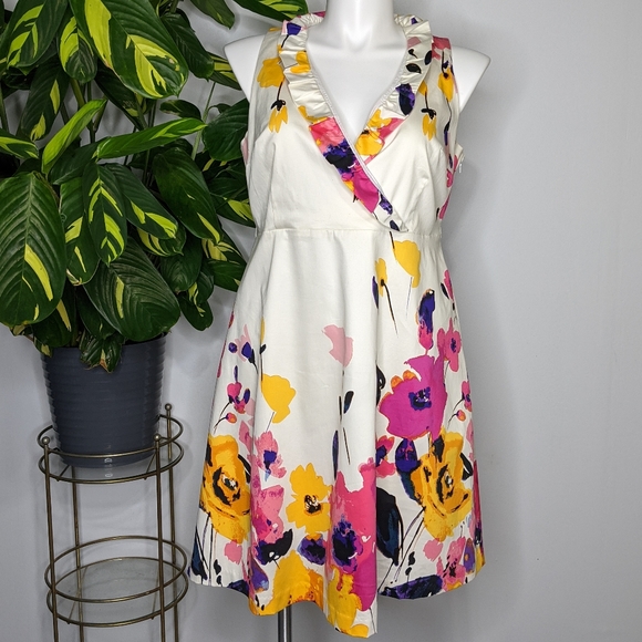 Lane Bryant Dresses & Skirts - NWT Lane Bryant cream floral v neck dress size 16